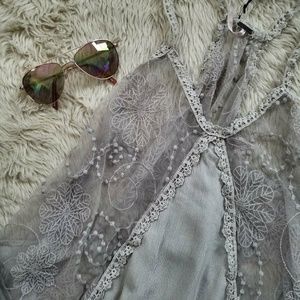 Poof embroidered hi low latte top